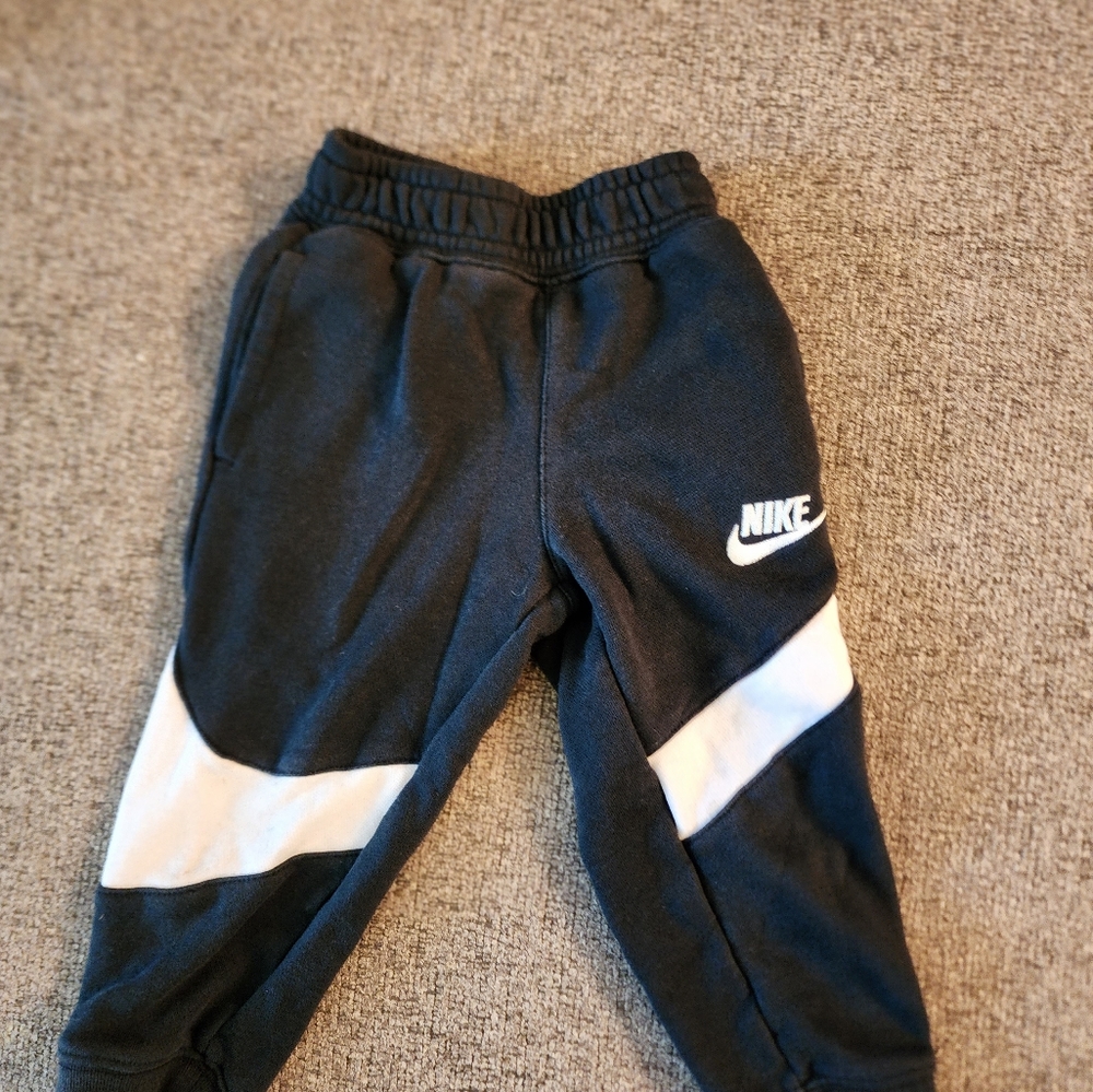 Black nike sweatpants 2t